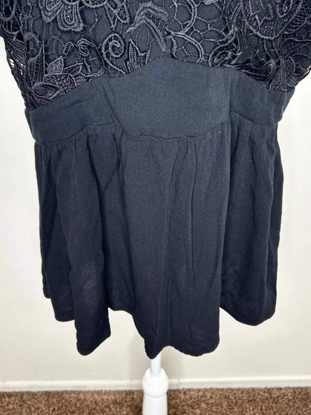 Torrid Womens Black Crochet Short Sleeve Smocked Top Plus Size 1/ 1X EUC - Picture 3 of 9